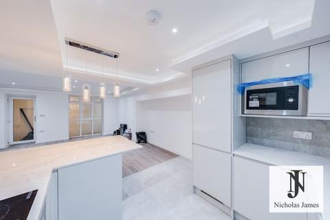 Studio to rent, Ferntower Road, Highbury, London, N5 2JG