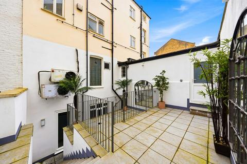 Studio to rent, Ferntower Road, Highbury, London, N5 2JG