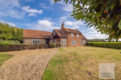 4 bedroom detached house for sale, Heath Road, Norwich NR12