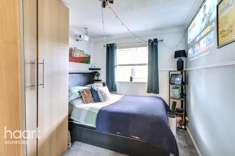 undefined, Holland Close, Romford, RM7 7RN
