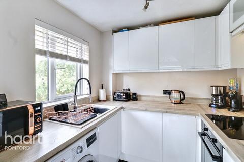 undefined, Holland Close, Romford, RM7 7RN