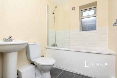 3 bedroom flat to rent, Sundridge Parade, Plaistow Lane, Bromley, BR1