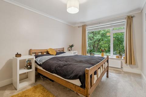 2 bedroom flat for sale, Amersham Hill, High Wycombe HP13