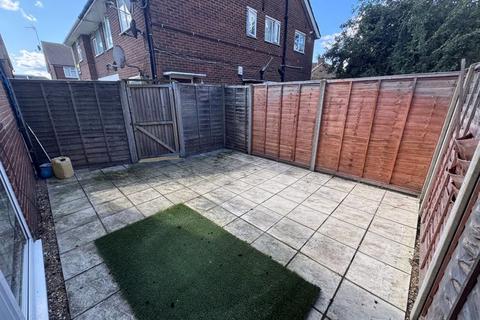 2 bedroom maisonette to rent, Fairey Avenue, Hayes