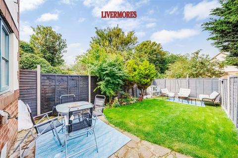 2 bedroom end of terrace house for sale, Chatsworth Road, Dartford