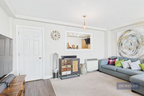 3 bedroom flat for sale, Andes Close, Southampton, SO14