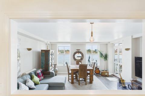 3 bedroom flat for sale, Andes Close, Southampton, SO14