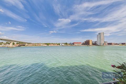 3 bedroom flat for sale, Andes Close, Southampton, SO14