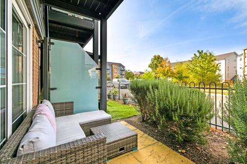 undefined, Kennett Lane, Chertsey KT16