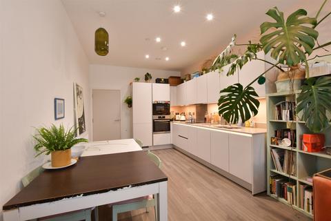 1 bedroom ground floor flat for sale, Troubridge Square, Walthamstow