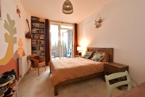 1 bedroom ground floor flat for sale, Troubridge Square, Walthamstow