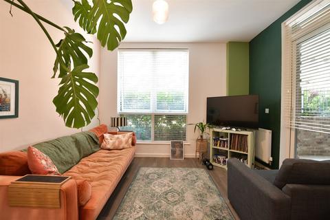 1 bedroom ground floor flat for sale, Troubridge Square, Walthamstow