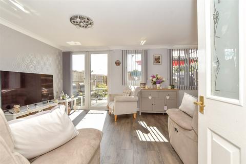 3 bedroom end of terrace house for sale, Rochester Way, Basildon, Essex