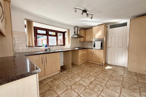 undefined, Almond Close, Icknield, Luton, Bedfordshire, LU3 1TT