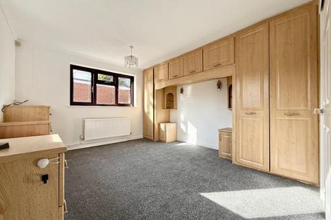 undefined, Almond Close, Icknield, Luton, Bedfordshire, LU3 1TT