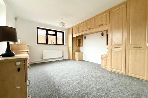 undefined, Almond Close, Icknield, Luton, Bedfordshire, LU3 1TT