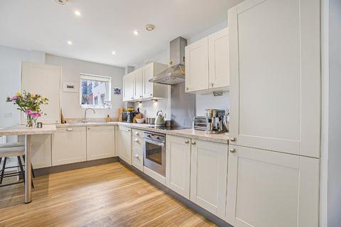 2 bedroom flat for sale, Orchard Grove, Orpington, Kent, BR6 0AT