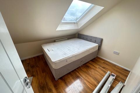 undefined, London CR4
