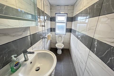 undefined, London CR4