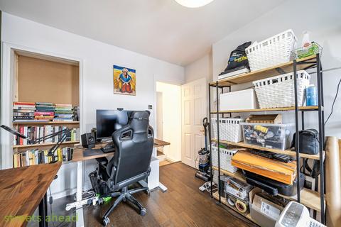 2 Cresswell Road, London, SE25 4LR