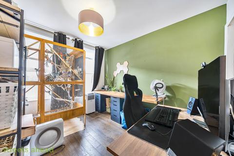 2 Cresswell Road, London, SE25 4LR