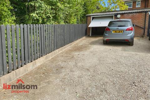 3 bedroom semi-detached house for sale, Bearwood Hill Road, Burton-On-Trent DE15