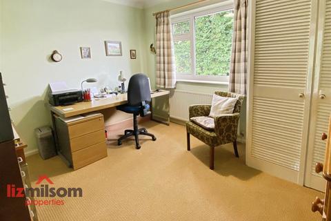 3 bedroom semi-detached house for sale, Bearwood Hill Road, Burton-On-Trent DE15