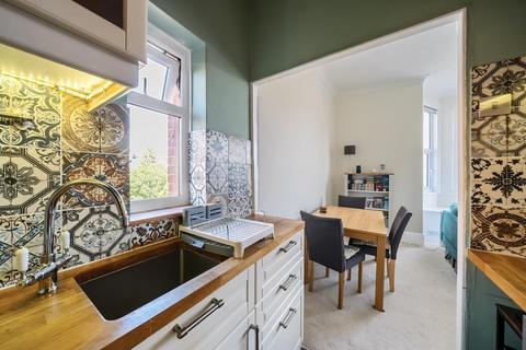 2 bedroom flat for sale, London Road, 1st Floor, Guildford