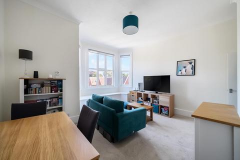 2 bedroom flat for sale, London Road, 1st Floor, Guildford