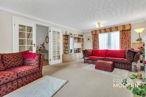 18 Riverside Gardens, Peterborough, PE3 6GE