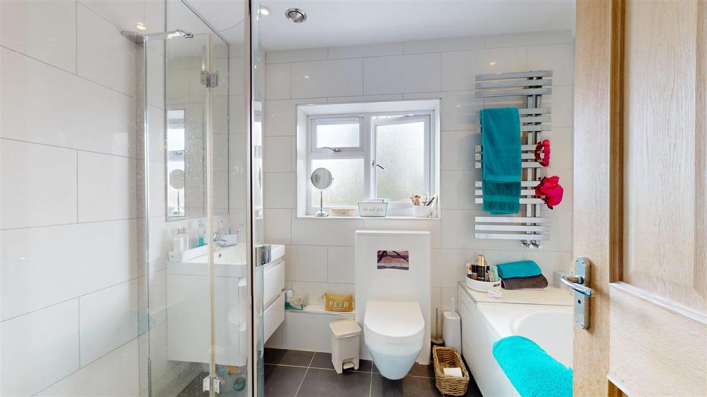 En Suite Bathroom