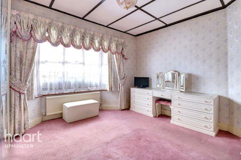 undefined, Upminster RM14