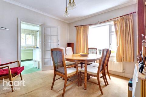 undefined, Upminster RM14