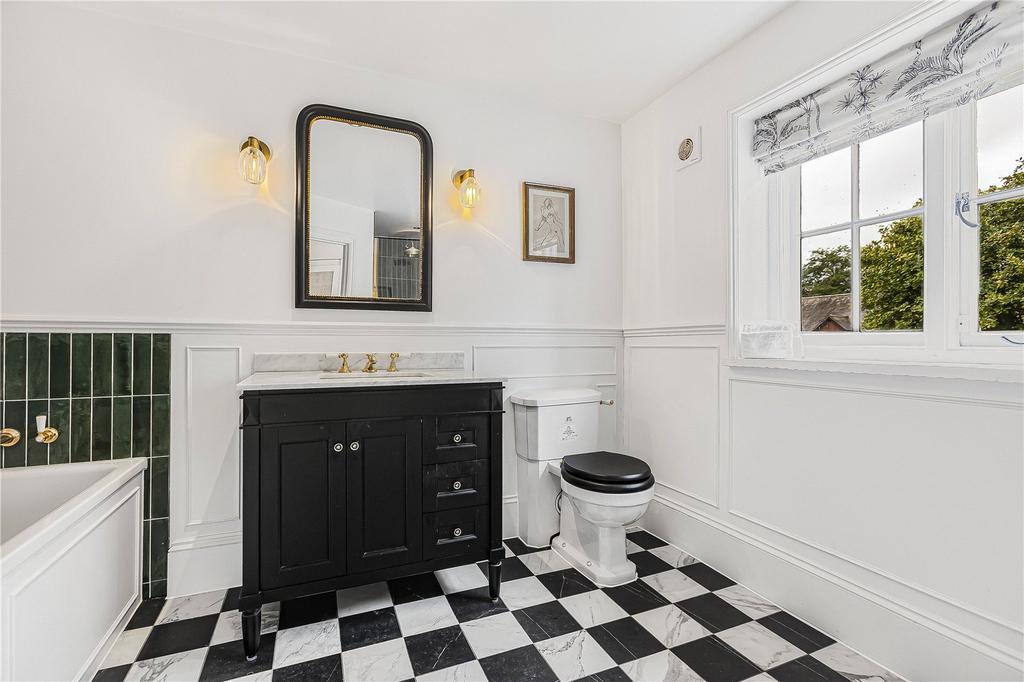 En Suite Bathroom