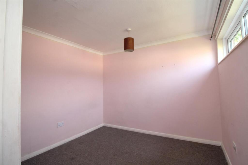 Bedroom 3 .JPG