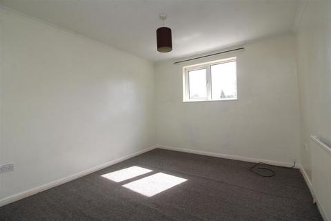 7 Holdfield, Peterborough, PE3 7LW