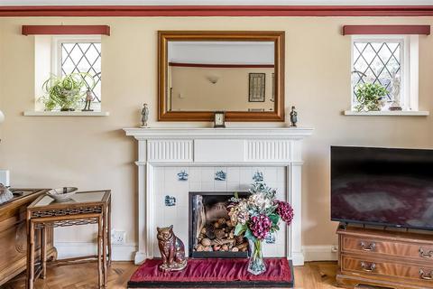 59 Woodbury Drive, Sutton, SM2 5RA
