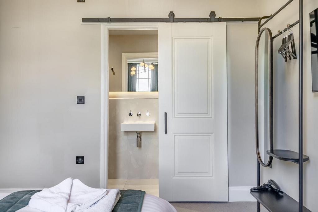 Ensuite