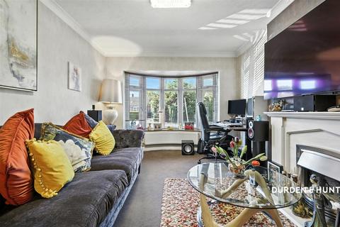 undefined, Thorncroft, Hornchurch, RM11