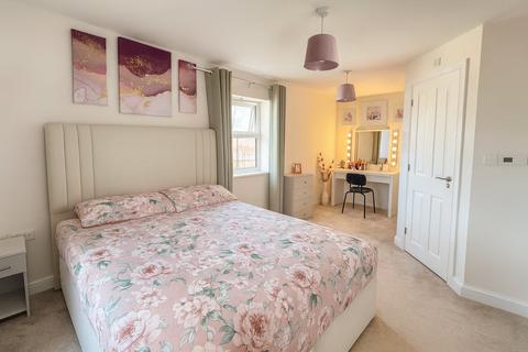 3 bedroom detached house for sale, Meadow Hill, Throckley, NE15