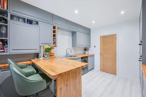 2 bedroom flat for sale, Grange Mansions, Kingston Road, Ewell Village