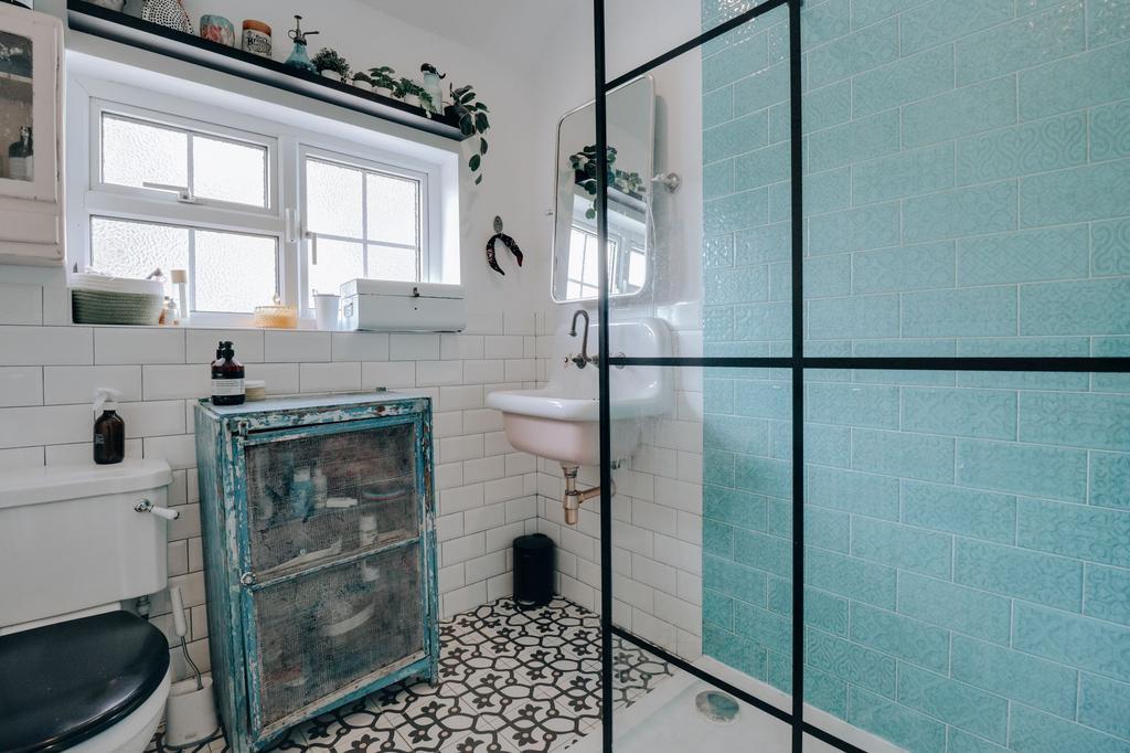 Main bathroom