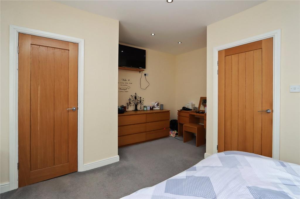 Bedroom 1 Pic 2