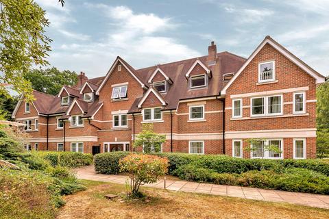 3 bedroom penthouse to rent, Portsmouth Road, Lakewood Portsmouth Road, KT10