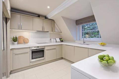 3 bedroom penthouse to rent, Portsmouth Road, Lakewood Portsmouth Road, KT10