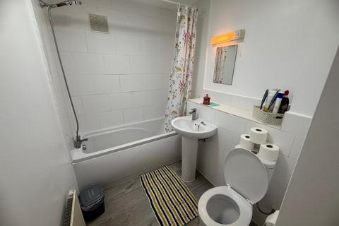 1 bedroom flat for sale, Weydon Lane, Farnham, Surrey, GU9