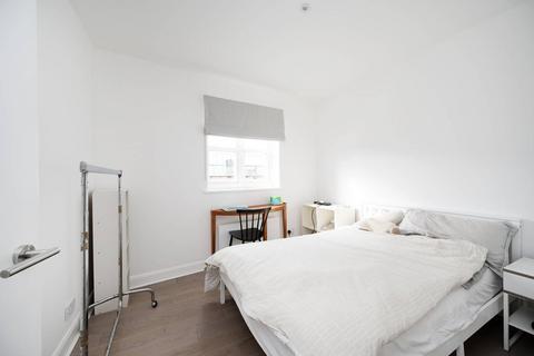 Fuller Close, Bethnal Green, London, E2