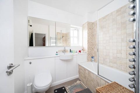 2 bedroom flat to rent, Fuller Close, Bethnal Green, London, E2