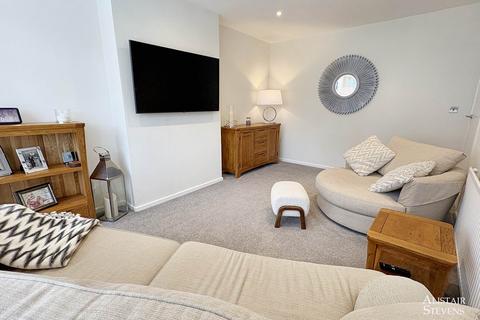 7 Clifton Crescent, Royton, Oldham, OL2 6JF