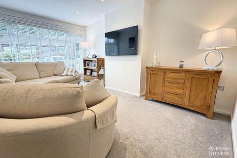 7 Clifton Crescent, Royton, Oldham, OL2 6JF